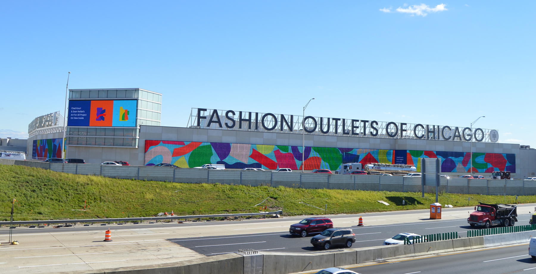 chadkouri-artforall-fashionoutlet-exterior2